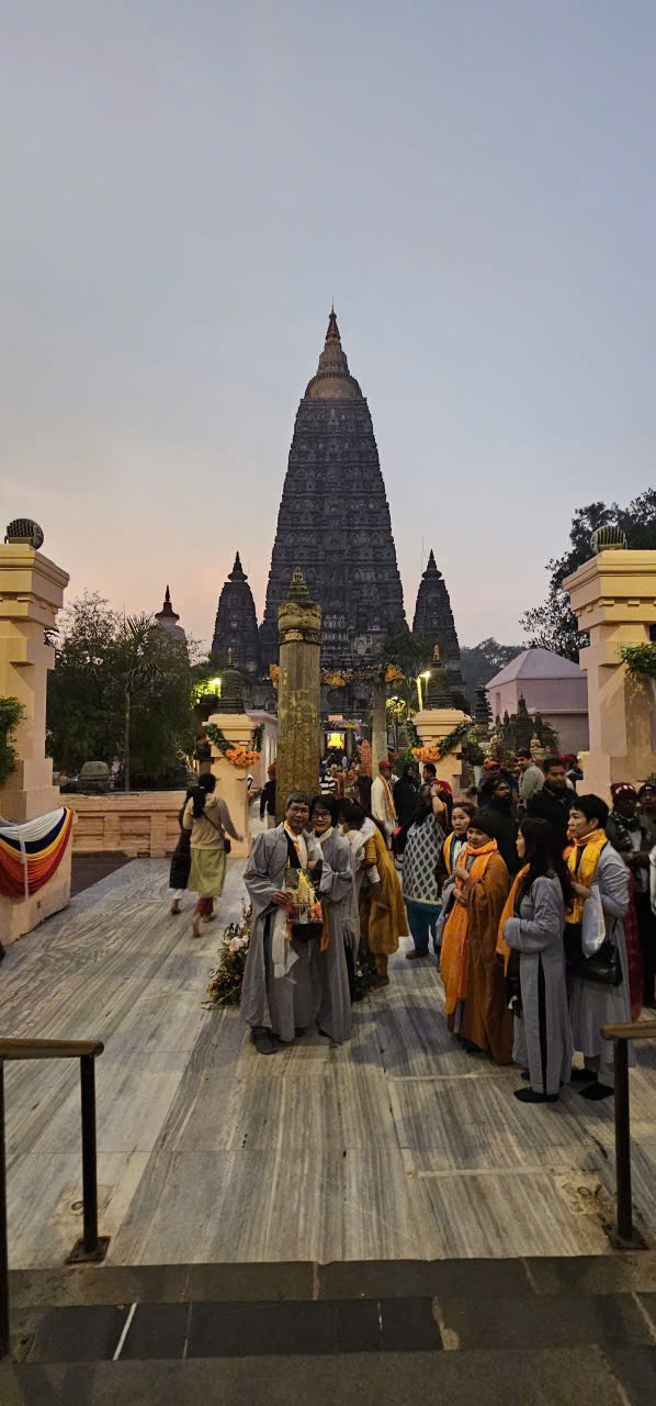 HÀNH HƯƠNG TỨ ĐỘNG TÂM ẤN ĐỘ NEPAL LỄ 30.4 ĐƯỜNG VỀ XỨ PHẬT KHÔNG XA ĐOÀN GỒM THẦY CHÙA CÙNG CÁC TĂNG NI PHẬT TỬ TỪ NHIỀU VÙNG MIỀN ĐẤT NƯỚC TOUR 7 NGÀY 7 ĐÊM KHỞI HÀNH NGÀY  28.4 TỪ 2 ĐẦU HÀ NỘI VÀ TP HCM 
